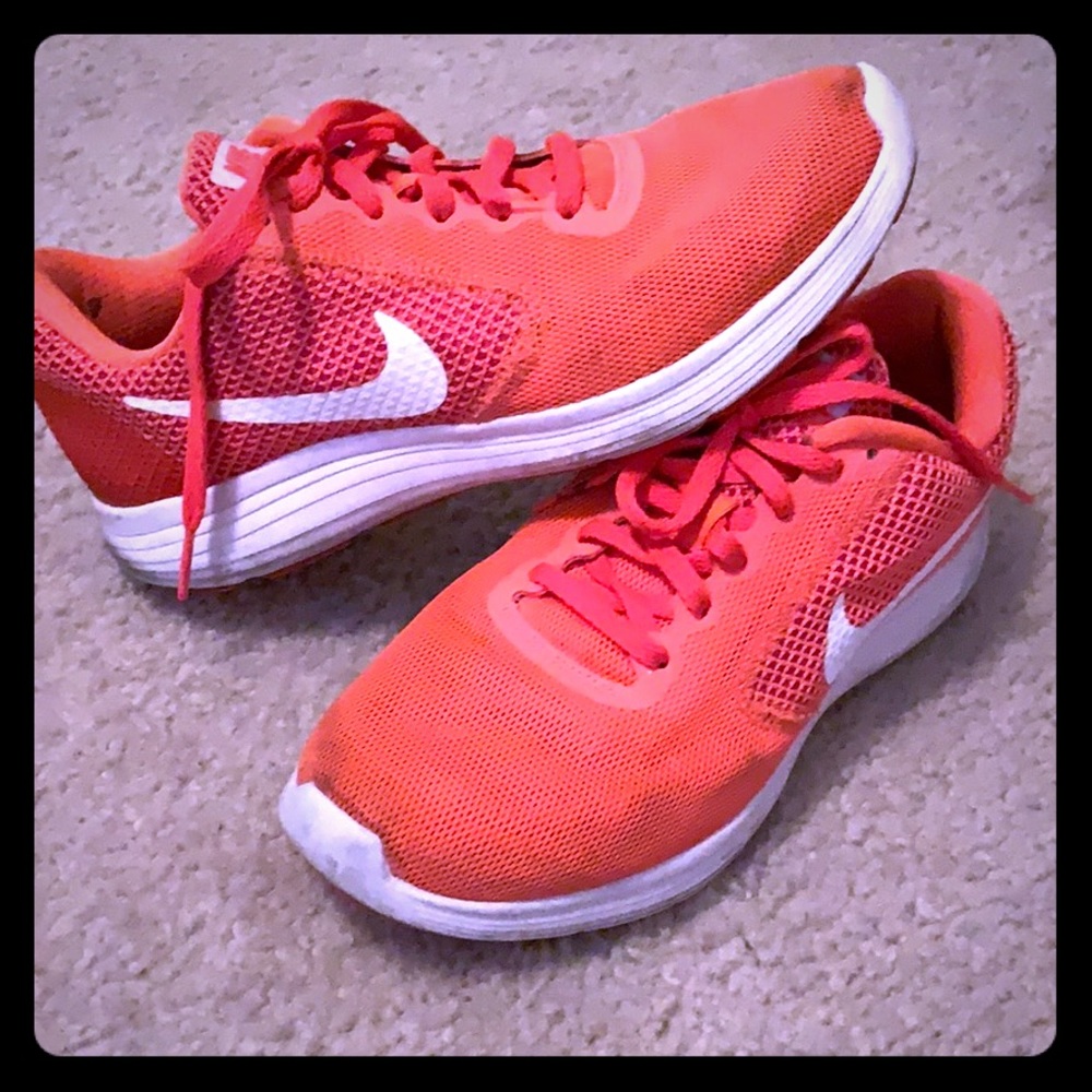 Nike Revolution 3 running shoes